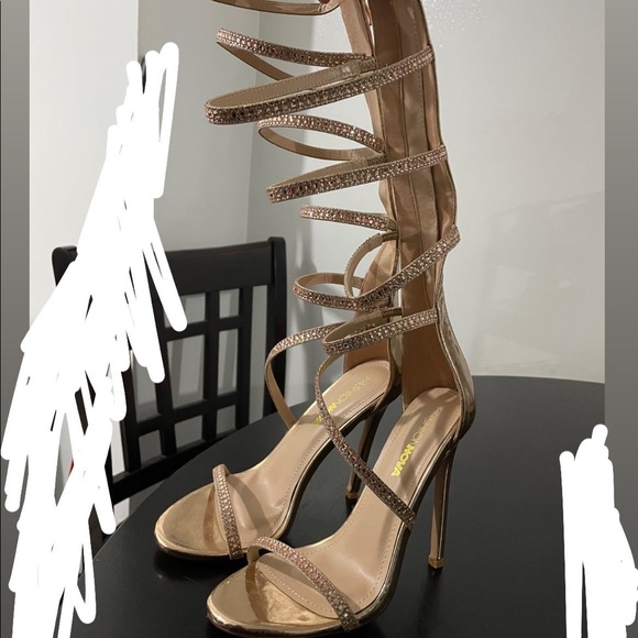 Heels - Picture 1 of 1